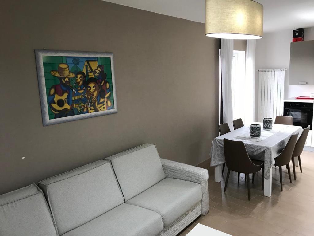 5 Miles Apt Apartment Rocca Cinquemiglia Екстериор снимка