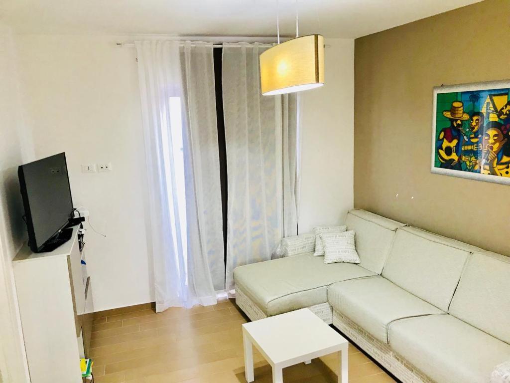 5 Miles Apt Apartment Rocca Cinquemiglia Екстериор снимка