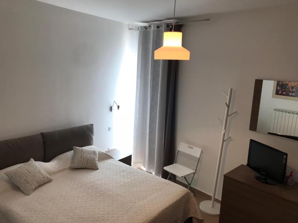 5 Miles Apt Apartment Rocca Cinquemiglia Екстериор снимка